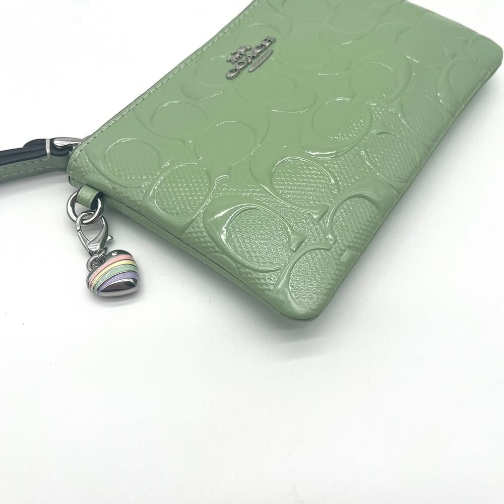 COACH NWT Pearlized Signature Patent Leather Wristlet, Rainbow Heart Charm - Picture 8 of 13
